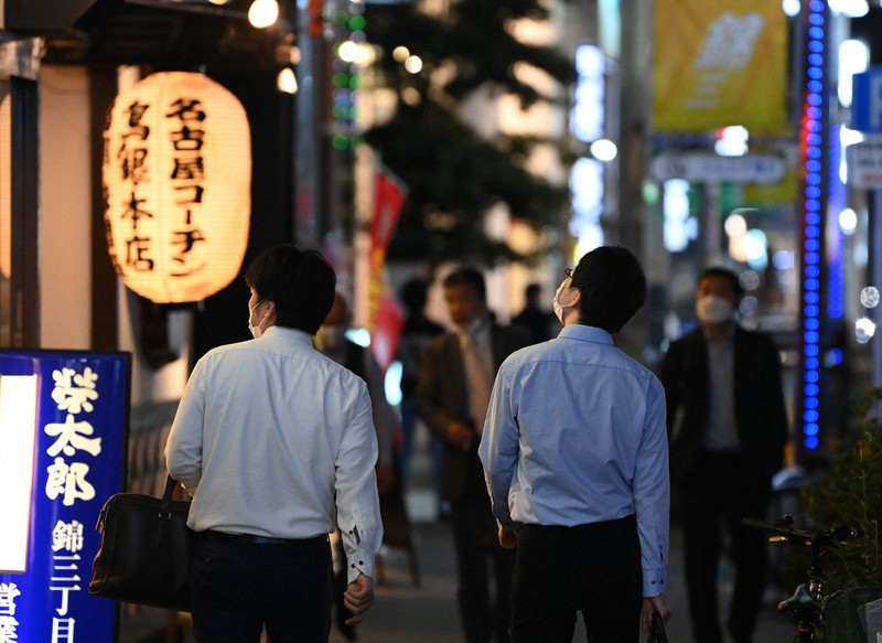 飲食店に再びにぎわいが戻るか=名古屋市中区で2021年10月1日午後6時38分、兵藤公治撮影