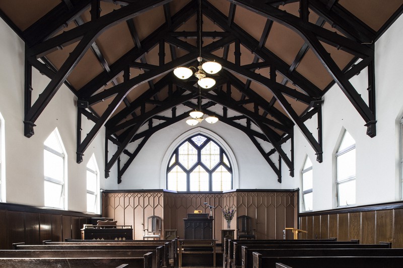 レトロの美：麻布南部坂教会 東京都港区 広がりのある空間演出 [写真