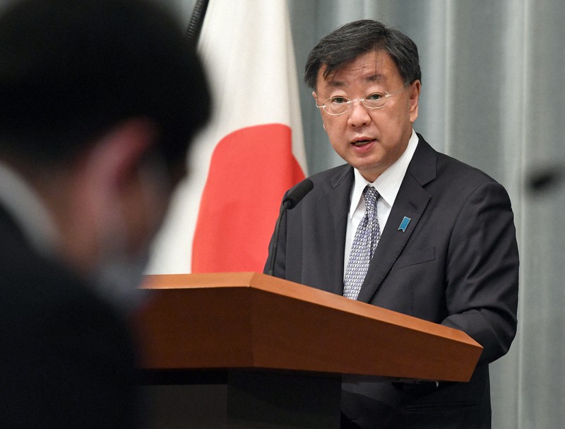 記者会見する松野博一官房長官=首相官邸で2021年10月26日午前11時4分、竹内幹撮影