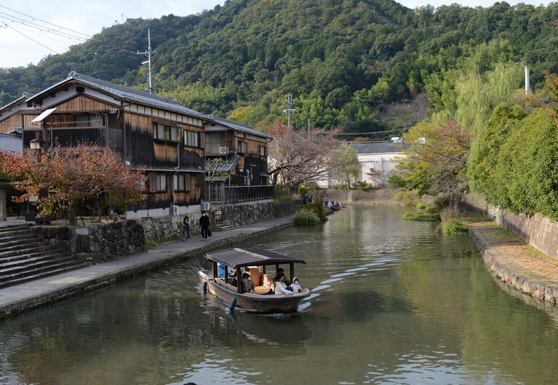 「近江商人の町」として知られる滋賀県近江八幡市の八幡堀=佐藤泰則撮影