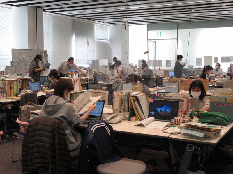新型コロナウイルスの新規陽性者や自宅療養者の対応などにあたる保健所職員＝埼玉県川越市保健所で2021年9月16日、鷲頭彰子撮影