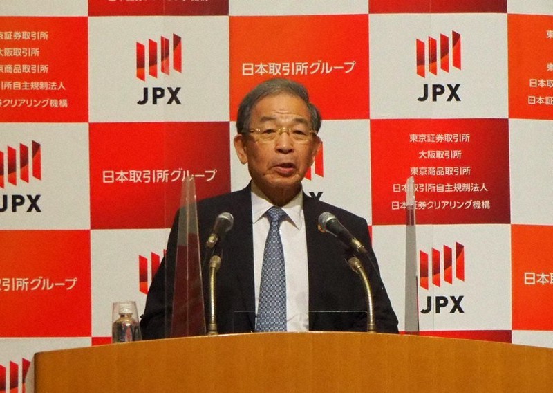 東京証券取引所の取引時間延長を発表する日本取引所グループ(JPX)の清田瞭最高経営責任者(CEO)=東京都中央区で2021年10月27日午後3時半ごろ、加藤美穂子撮影
