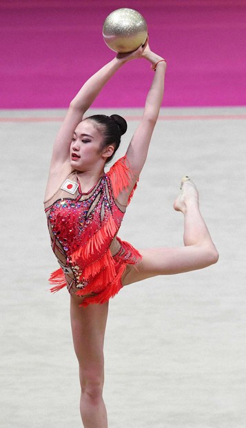 喜田純鈴、ダイナミックに踊り会場味方に 世界新体操ボール5位 | 毎日新聞