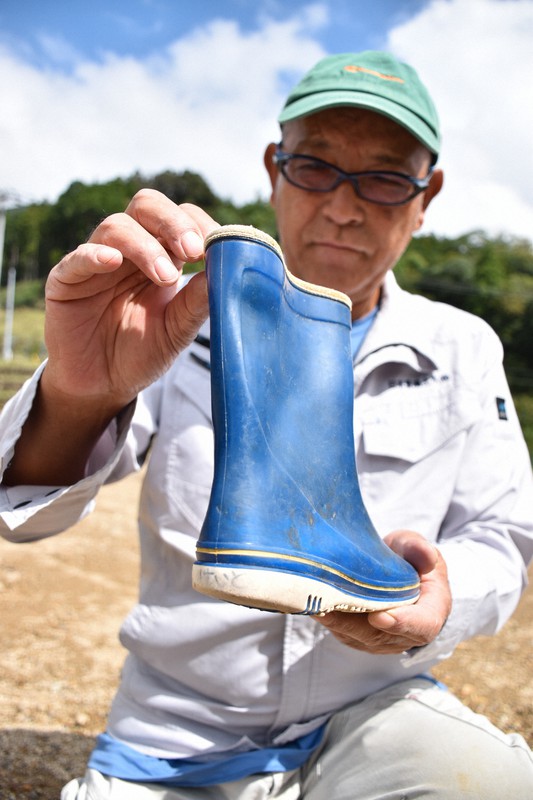 やっと見つけた 景都くんの長靴 豪雨で犠牲 10年越し兄の元へ 毎日新聞
