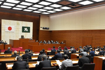 「選択的夫婦別姓制度の議論の活性化を求める意見書」を賛成多数で可決した県議会。女性議員は41人中2人しかいない＝香川県高松市番町で2021年10月8日午前11時9分、西本紗保美撮影