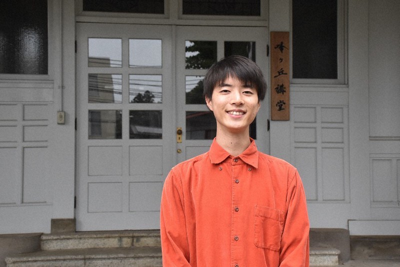 「若者が政治家に意見を伝えられる場所がもっとほしい」と話す渡辺幸樹さん=宇都宮市峰町の宇都宮大で2021年10月12日、鴨田玲奈撮影
