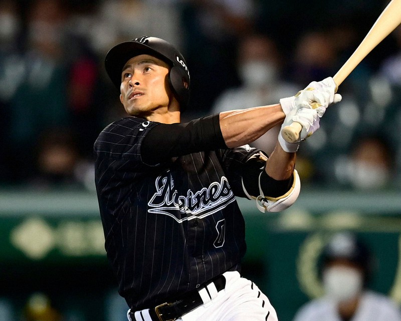 ロッテ荻野が最多安打、最多盗塁の「2冠」 けがと闘い36歳で躍動