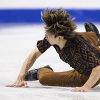 スケートカナダでフリー演技する田中刑事＝10月30日、AP