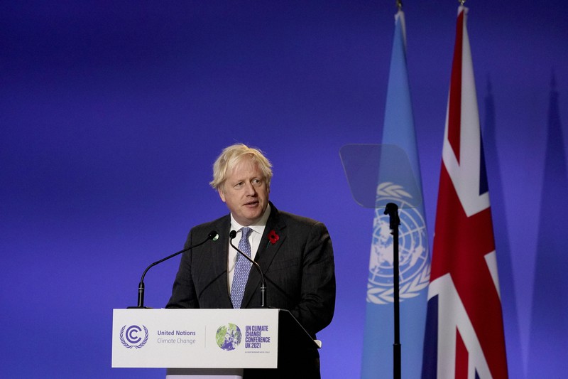 COP26の首脳級会合「世界リーダーズサミット」の開会式で演説するジョンソン英首相=英グラスゴーで2021年11月1日、AP