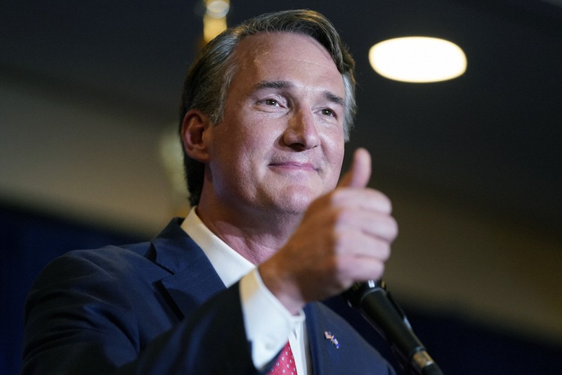 米南部バージニア州の知事選で勝利を確実にした共和党候補のグレン・ヤンキン氏=同州シャンティリーで2021年11月3日、AP
