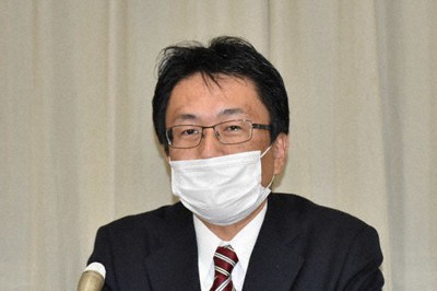 喜びを語る自民党三重県連の津田健児幹事長＝津市の県庁で2021年11月1日、谷口豪撮影