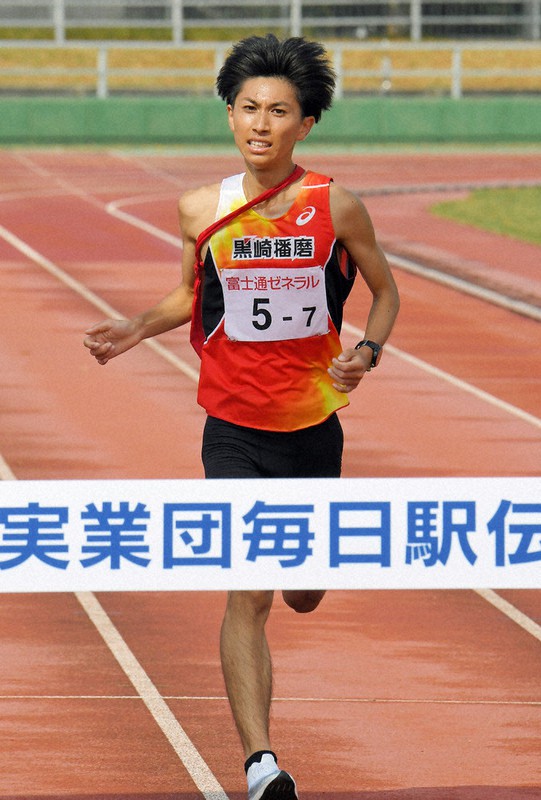 3位でフィニッシュする黒崎播磨の長倉奨美=上入来尚撮影