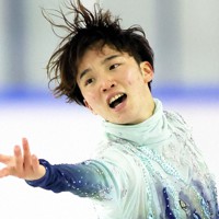 友野一希＝2021年10月（代表撮影）