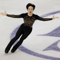 フィギュアスケートGPシリーズイタリア大会で、フリー演技する鍵山優真＝11月6日、ロイター
