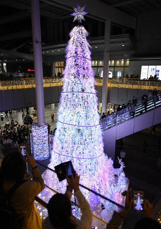 イルミネーション 冬色に輝く 名古屋駅 毎日新聞