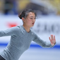 前日の公式練習に臨む坂本花織＝東京・国立代々木競技場で2021年11月11日、手塚耕一郎撮影