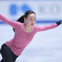 前日の公式練習に臨む松生理乃＝東京・国立代々木競技場で2021年11月11日、手塚耕一郎撮影