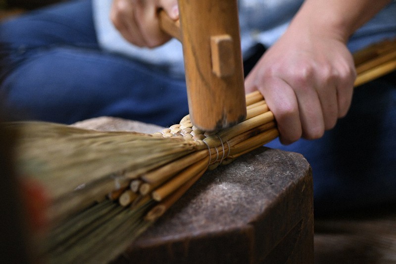 In Photos Traditional Tokyo broom shop proving it can handle modern lifestyles The Mainichi