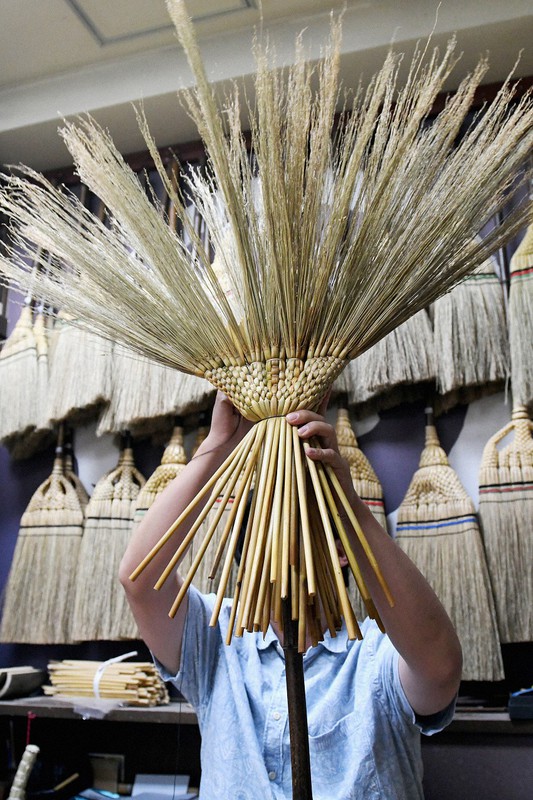 In Photos Traditional Tokyo broom shop proving it can handle modern lifestyles The Mainichi