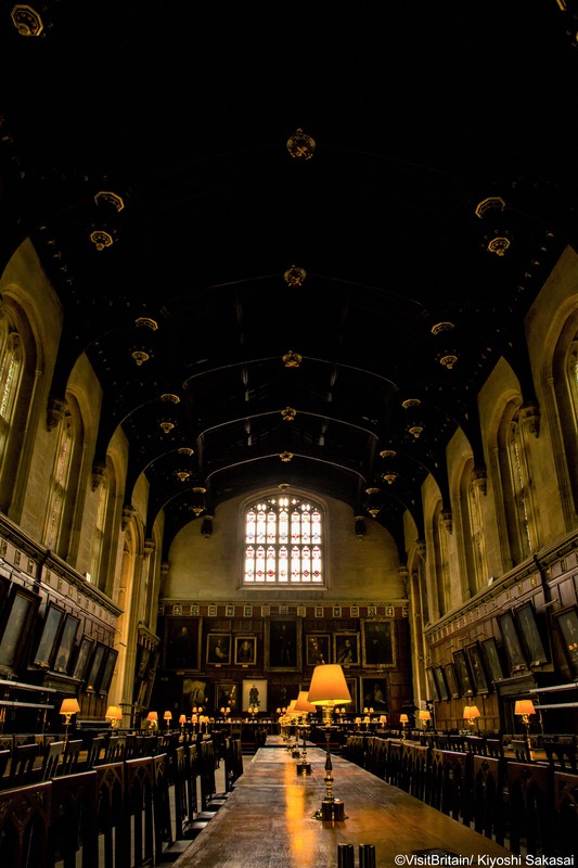 名作映画で世界旅行 ハリー ポッターと賢者の石 魔法学校が舞台の冒険ファンタジー 毎日新聞