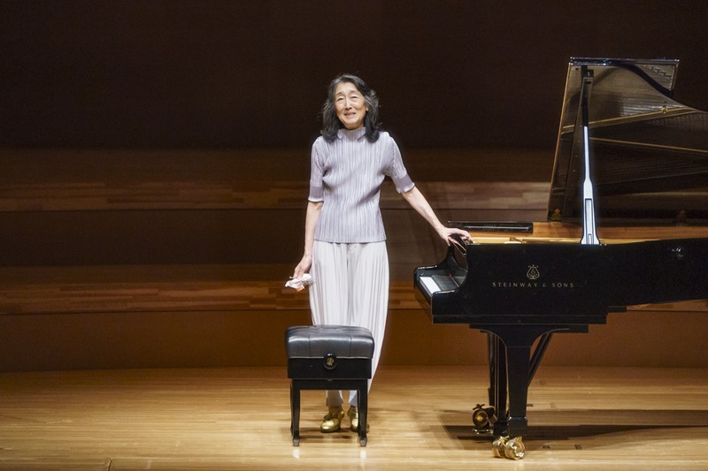 アンコール ベテランからあふれるみずみずしい生命力 内田光子3年ぶりリサイタル 毎日新聞