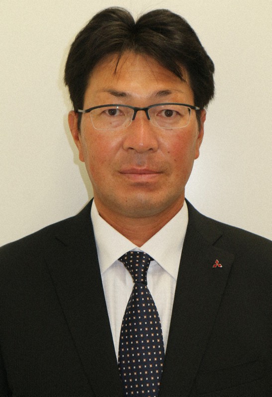 三菱自動車岡崎(愛知)の梶山義彦新監督=2021年11月12日、黒尾透撮影