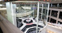 東京証券取引所のマーケットセンター＝2020年5月7日、幾島健太郎撮影