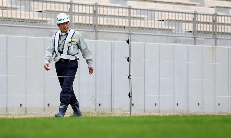 石山次郎さんは定年を機に2019年ラグビーW杯の会場となった釜石鵜住居復興スタジアムの建設工事を担う大成建設に再就職。工事の施工や管理などにあたった=岩手県釜石市で2018年6月19日、喜屋武真之介撮影