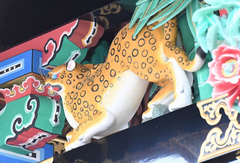 毎小ニュース：文化 西本願寺の唐門 40年ぶり修復 | 毎日新聞