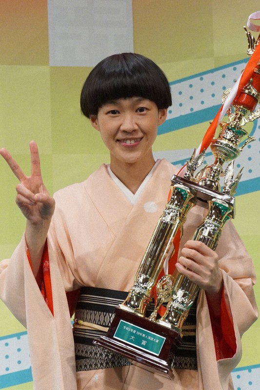 Nhk新人落語大賞に桂二葉さん 女性初 天狗さし に満点 毎日新聞
