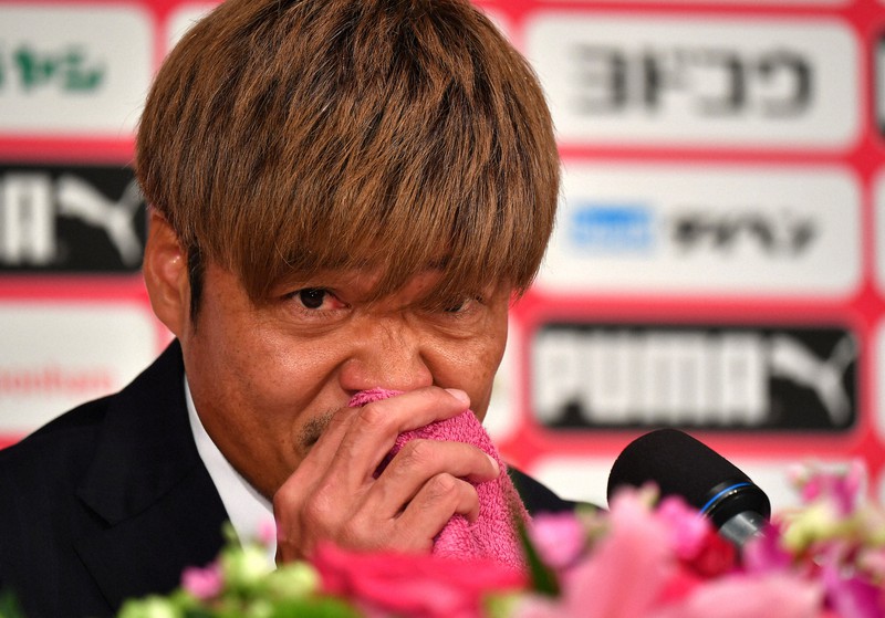 引退会見で涙ぐむ元日本代表FWでセ大阪の大久保嘉人=大阪市中央区で2021年11月22日午後2時6分、山田尚弘撮影