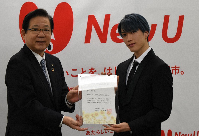 北九州市観光大使、藤原樹さんが就任 市長が東京で委嘱状 ／福岡