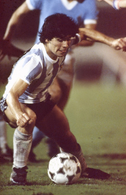 FIFA ワールドユース1979年 日本大会(マラドーナ参加)のプログラム 19歳マラドーナ、“衝撃の太もも” 同い年の水沼貴史が語る