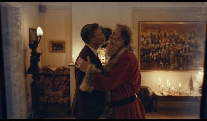 カレがサンタにキスをした ノルウェー 同性愛合法50年で動画 毎日新聞