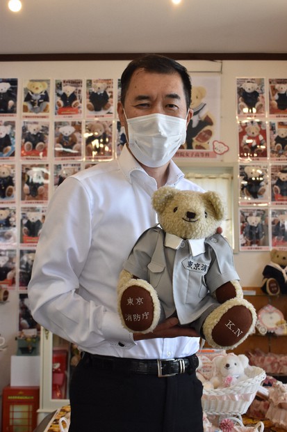 大切な人の生きた証し 150人待ち「形見テディベア」仕立て職人 | 毎日新聞