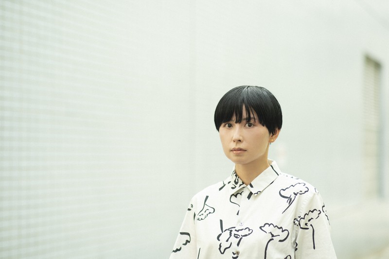 育児エッセー「自分で名付ける」を執筆した作家の松田青子さん=間部百合さん撮影