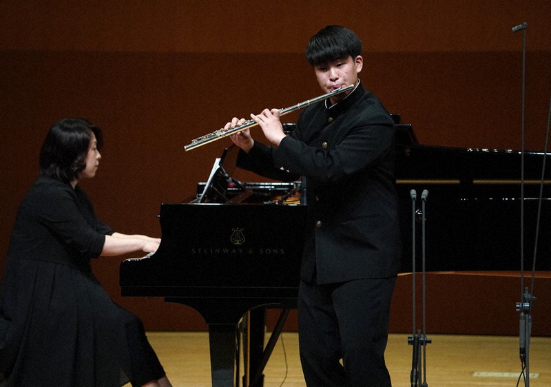 第75回全日本学生音楽コンクール全国大会フルート部門中学校の部で優勝した豊田翼さん=横浜市の戸塚区民文化センターさくらプラザ・ホールで、宮間俊樹撮影