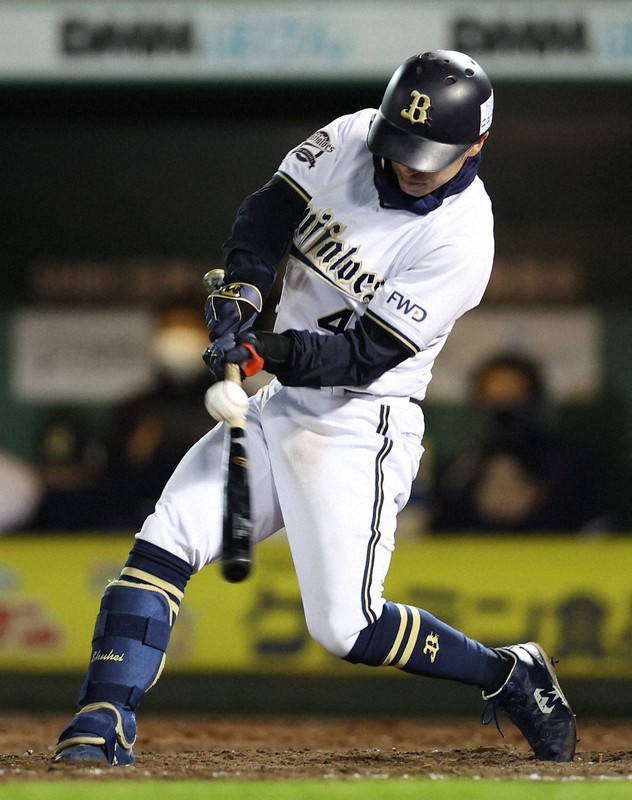 【オリックス-ヤクルト】五回裏オリックス2死二塁、福田が左前適時打を放つ=ほっともっとフィールド神戸で2021年11月27日、猪飼健史撮影