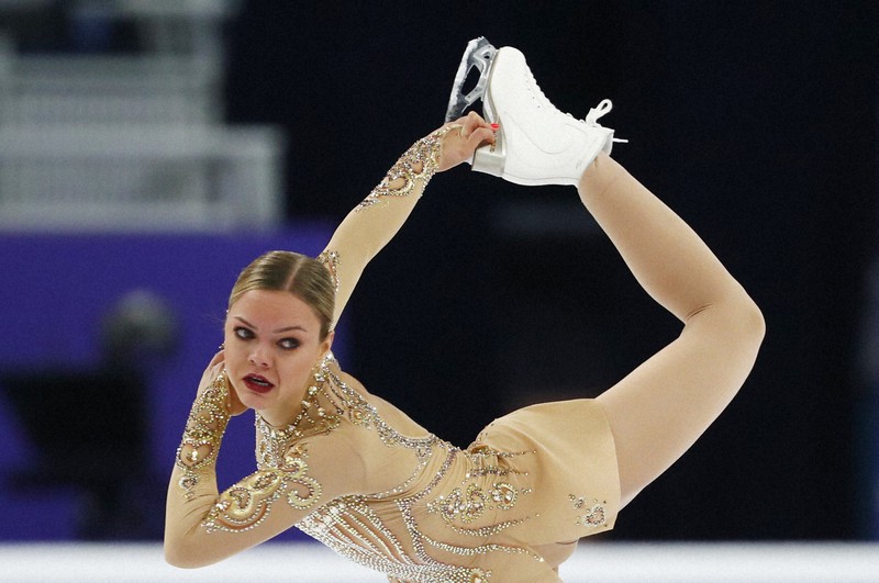 フィギュアスケートGPシリーズロシア杯の女子フリーで演技するルナ・ヘンドリックス=2021年11月27日、ロイター
