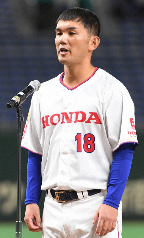 開会式で選手宣誓をするホンダの福島由登主将=東京ドームで2021年11月28日、前田梨里子撮影