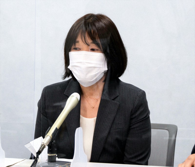 大阪地裁の和解勧告を受け、記者会見する青木恵子さん=大阪市内で2021年11月29日午後5時22分、芝村侑美撮影