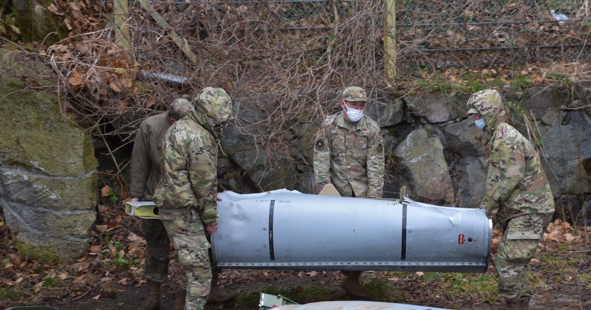 住民「よく生きていたな」 米軍機投棄の燃料タンク、民家近くに | 毎日新聞