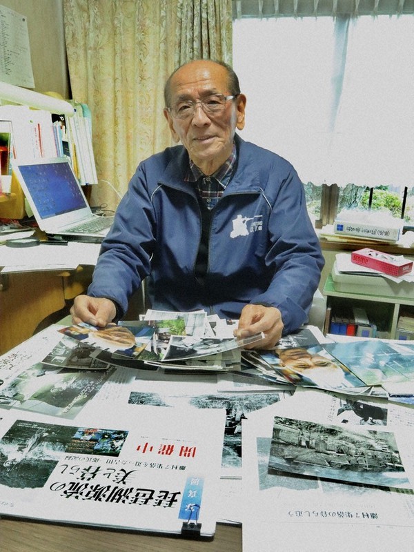 奥丹生谷の離村7集落を撮り続ける吉田一郎さん=長浜市国友町で2021年12月1日午後0時32分、長谷川隆広撮影