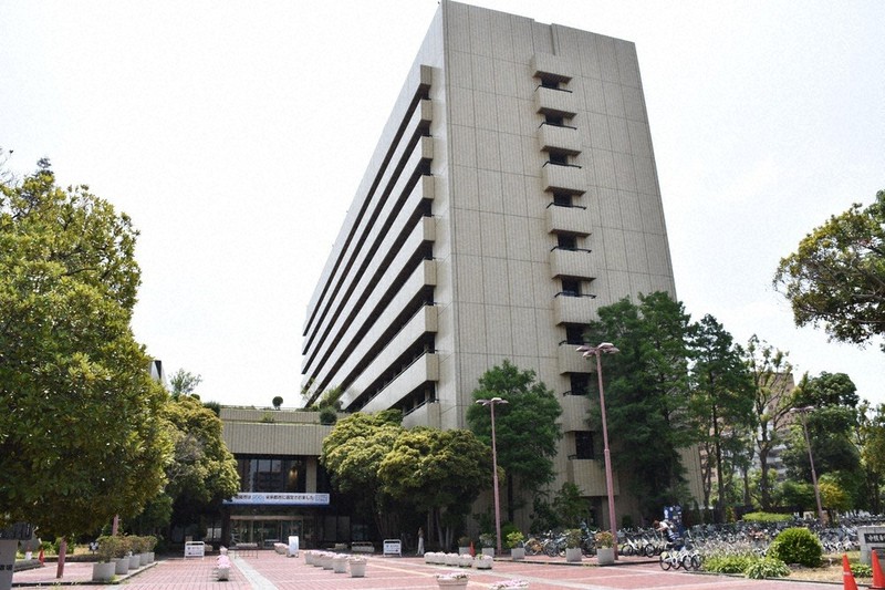 行政書士が目的を偽り、男性会社員の住民票や戸籍謄本などを取り寄せた姫路市役所=6月、後藤奈緒撮影