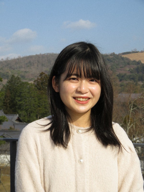 コラムを書いた若杉悠里さん=2021年1月14日午後2時8分、三角真理撮影