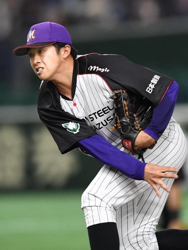 【東京都(セガサミー)-君津市(日本製鉄かずさマジック)】力投する君津市の5番手・ 橘=東京ドームで2021年12月3日、前田梨里子撮影