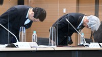 金融庁の業務改善命令を受け、記者会見するみずほフィナンシャルグループの坂井辰史社長（左）と、みずほ銀行の藤原弘治頭取（右）＝2021年11月26日、宮間俊樹撮影