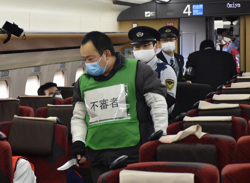 「走行中新幹線に不審者」 JR東と埼玉県警が対応訓練 毎日新聞