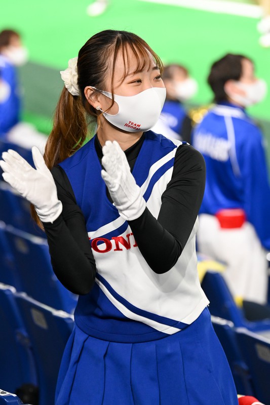 【応援団長】CD２枚 学ランの応援団長 笑顔のチア「二刀流でエール」 北九大の松下さん