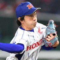 【大津町（ホンダ熊本）－東京都（東京ガス）】力投する大津町の2番手・福田＝東京ドームで2021年12月9日、北山夏帆撮影